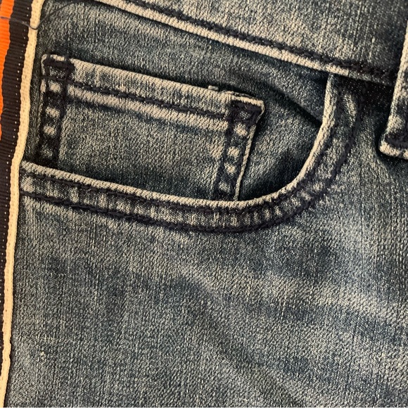 Sneak Peak Crop Jeans - Picture 3 of 13